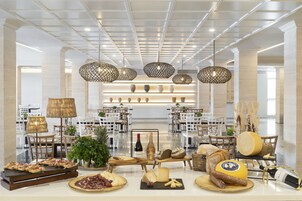 Se sirven desayunos, almuerzos, cenas y cocina internacional 