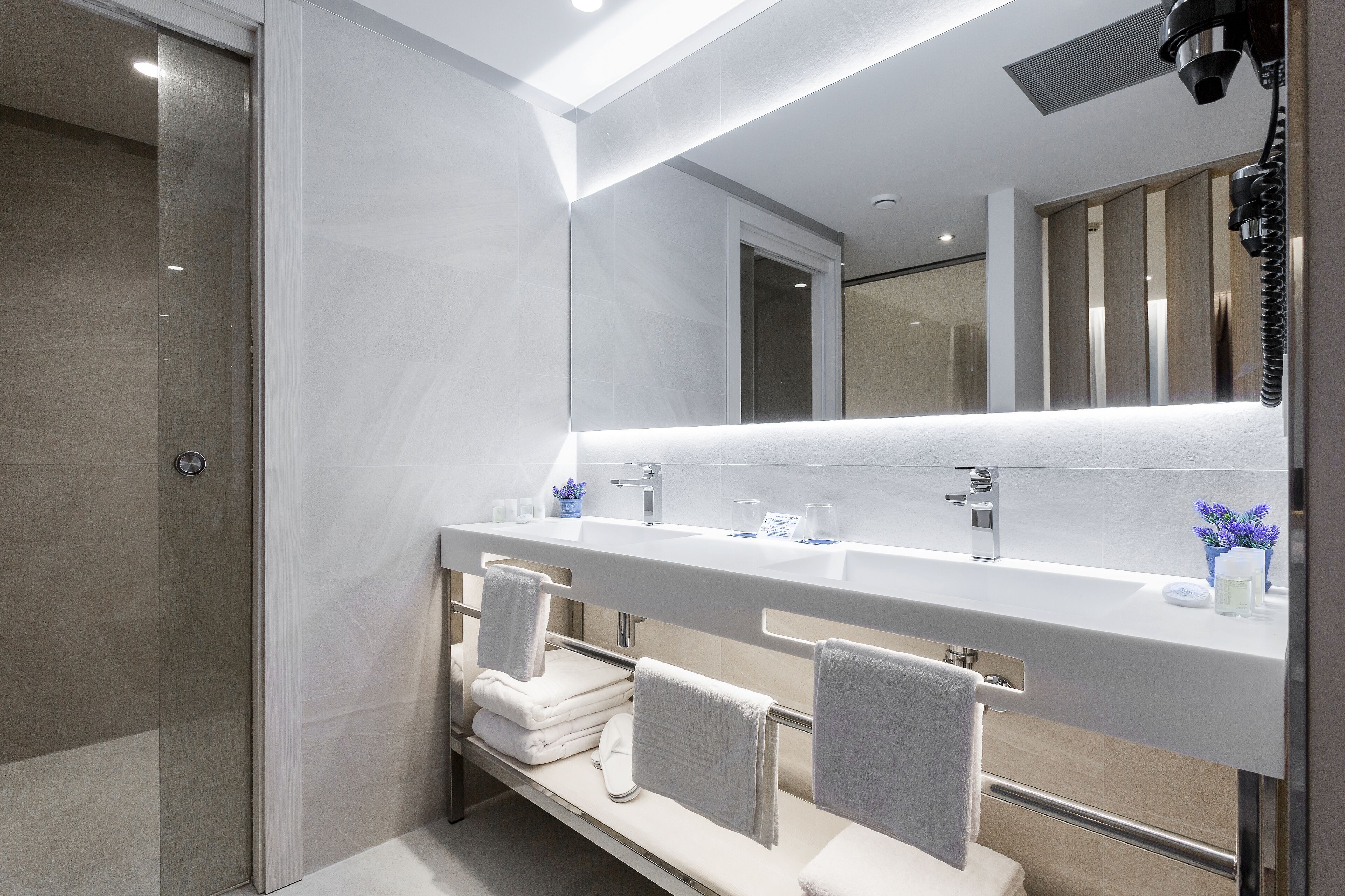 deep-soaking bathtub, free toiletries, hair dryer, towels