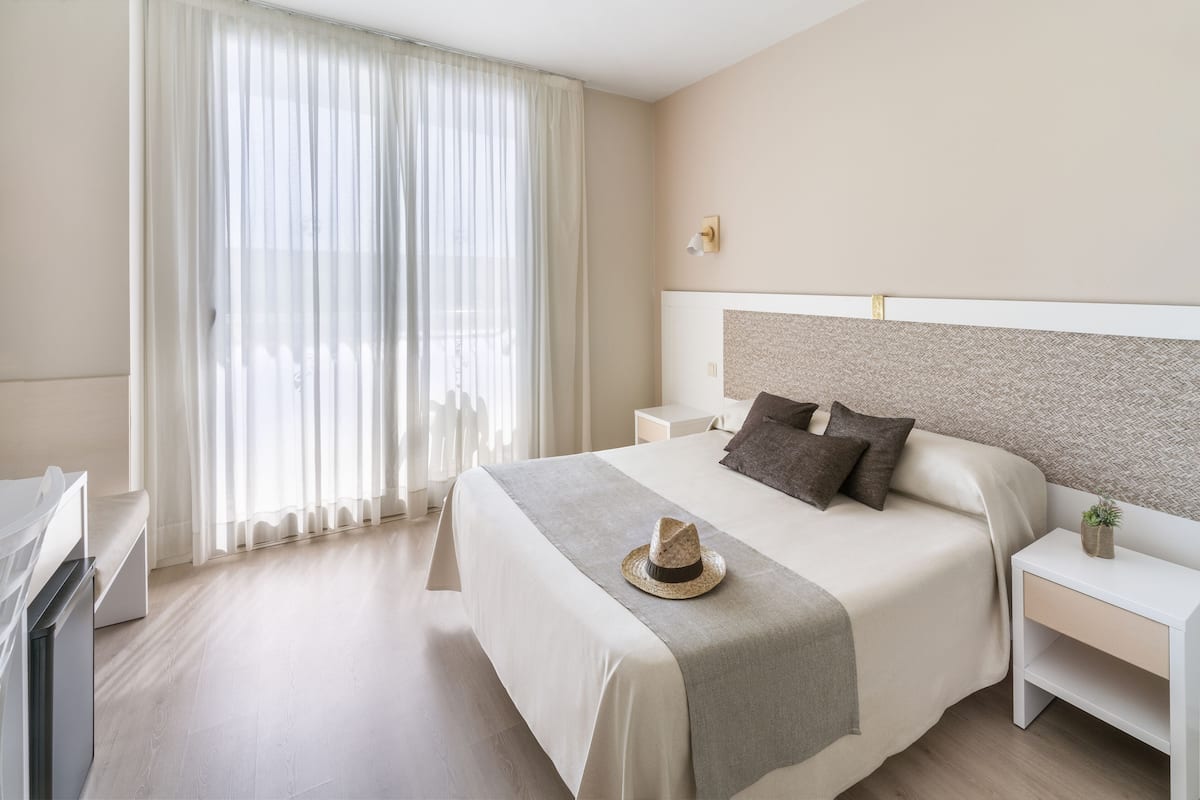 In-room safe, desk, laptop workspace, blackout drapes