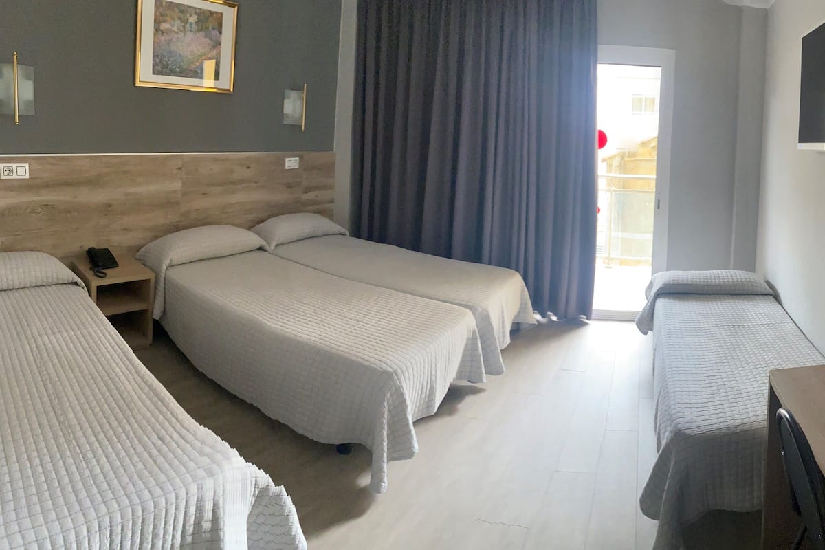In-room safe, WiFi, bed sheets