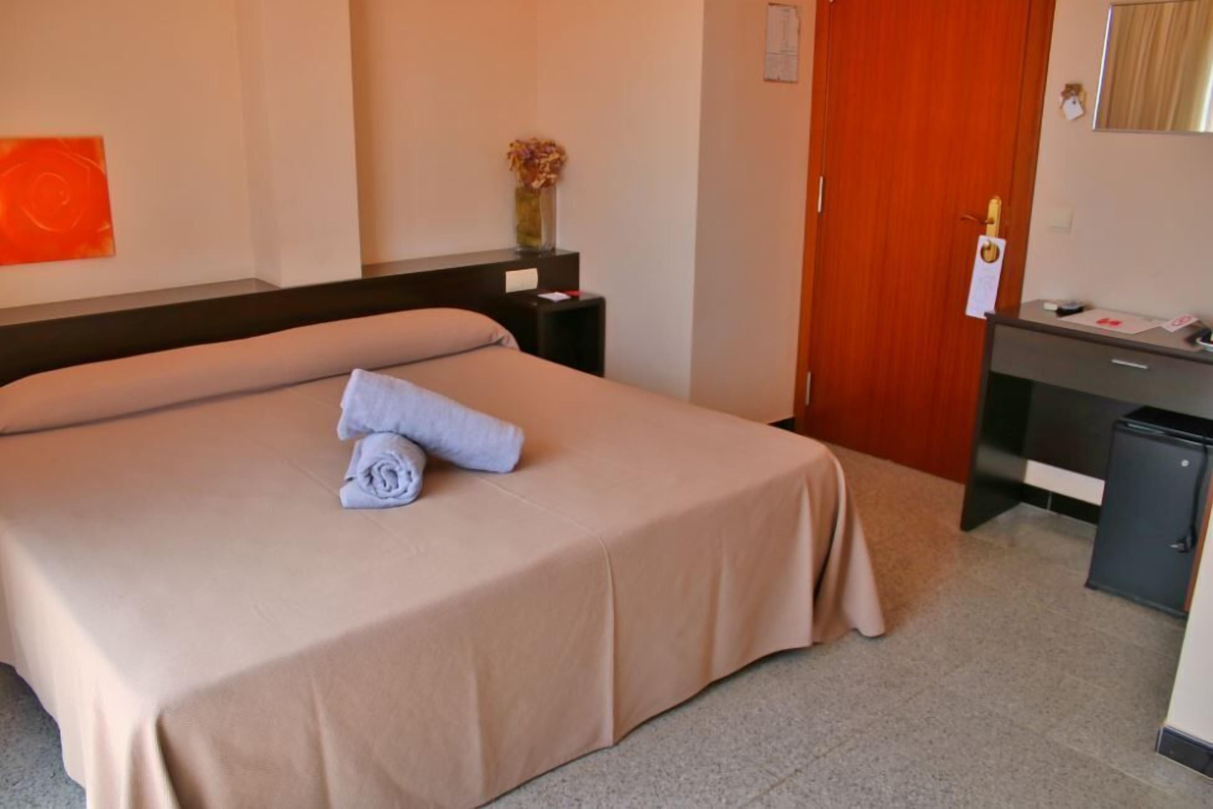 WiFi (free), bed sheets