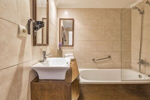 Premium Double Room, Partial Sea View (Silver) | Bathroom