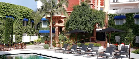 Seasonal outdoor pool