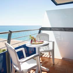 Minibar, postazione laptop, tende oscuranti, Wi-Fi gratuito