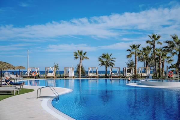 Outdoor pool, pool umbrellas, sun loungers