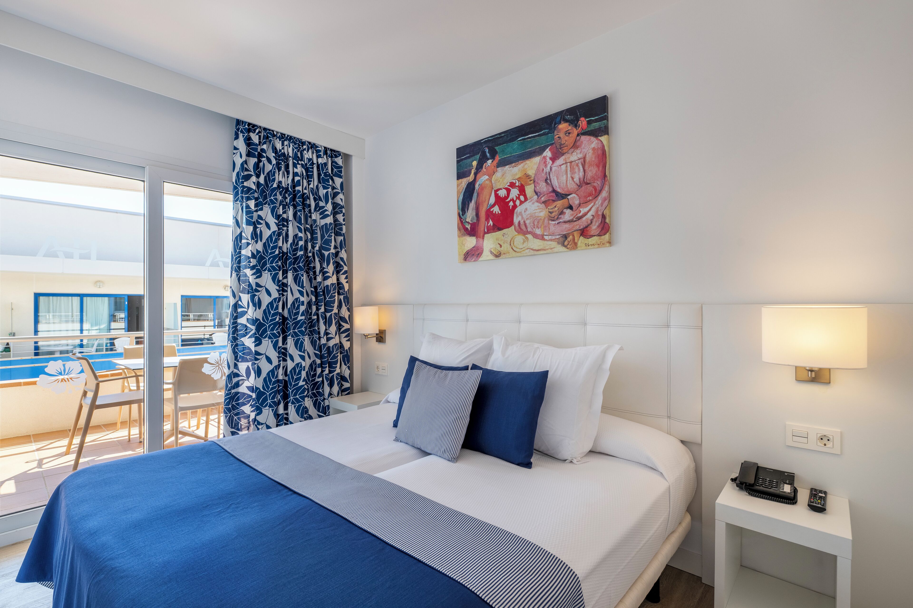 Minibar, laptop workspace, blackout curtains, free WiFi