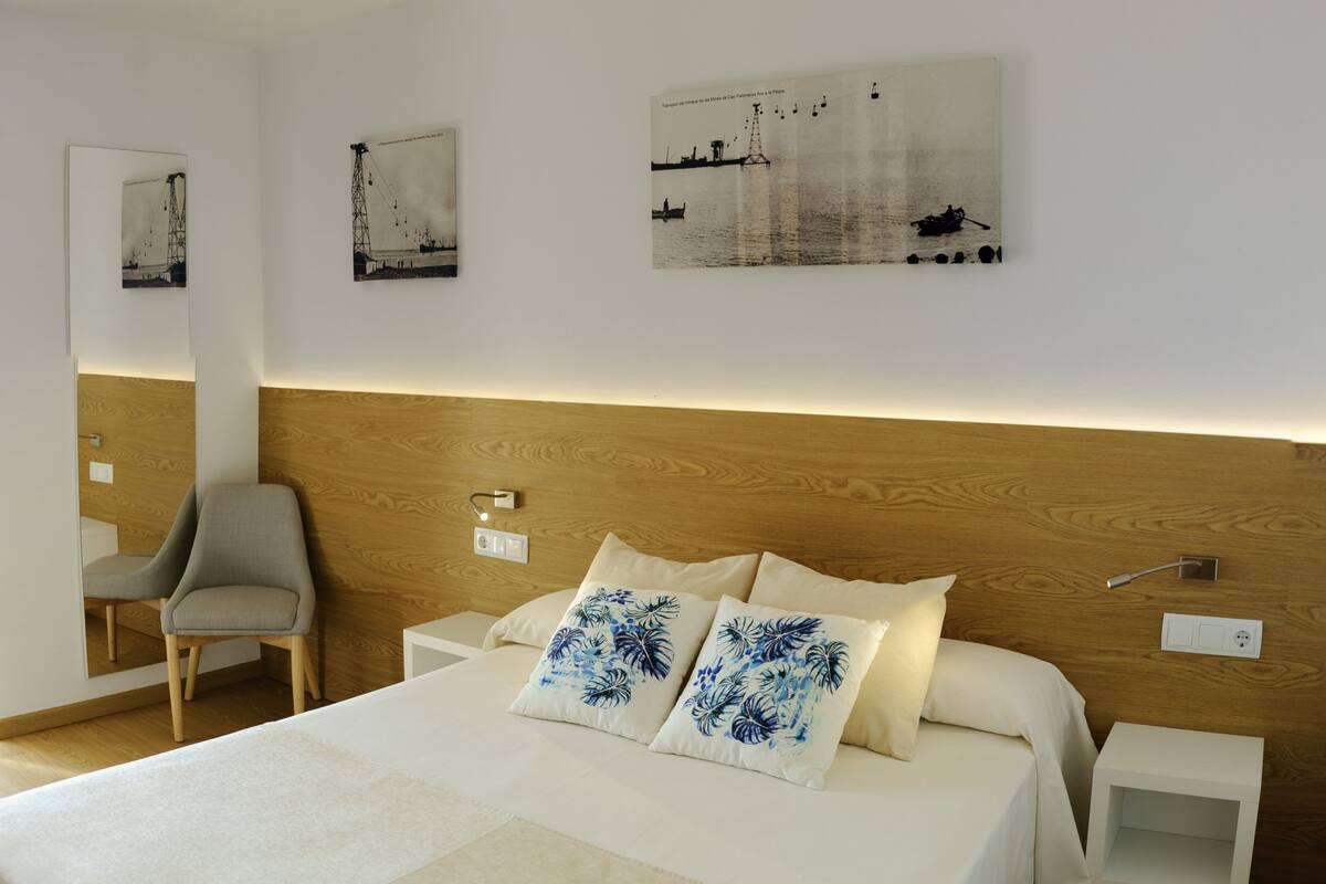 Desk, blackout curtains, cots/infant beds, free WiFi