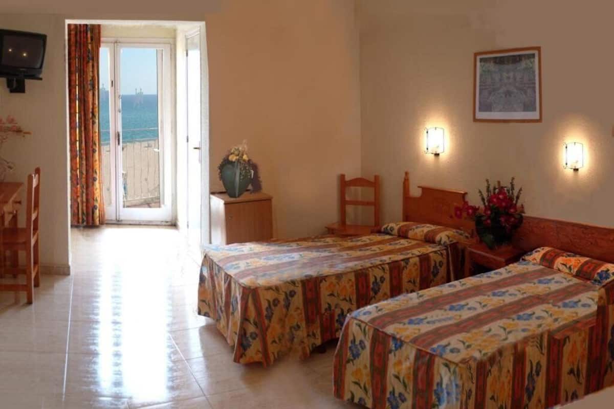 Desk, blackout curtains, cots/infant beds, free WiFi
