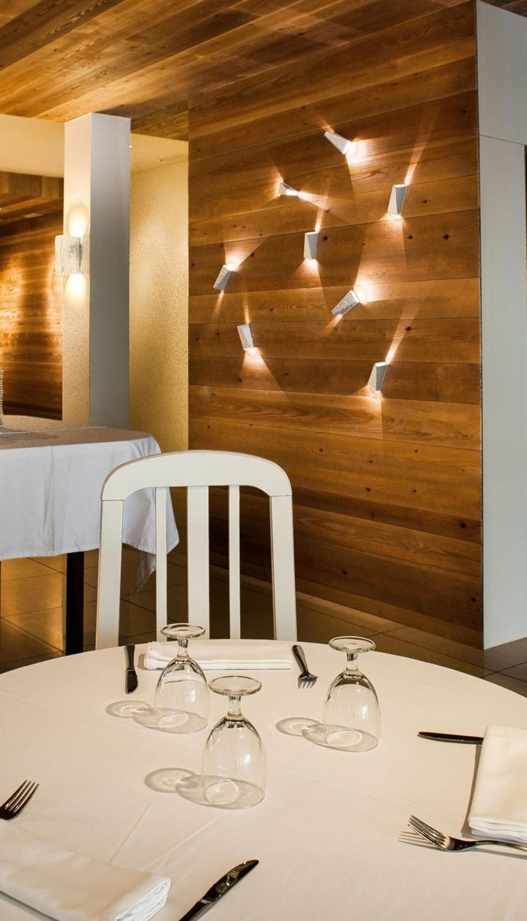 breakfast, lunch and dinner served