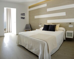 Desk, blackout curtains, cots/infant beds, free WiFi - Hotel Rosa Nautica (Malgrat de Mar)