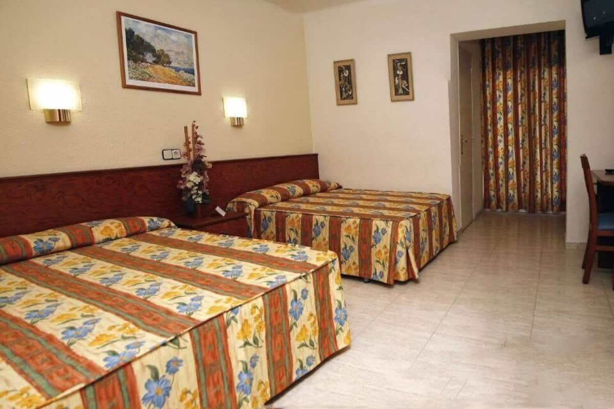 Desk, blackout curtains, cots/infant beds, free WiFi