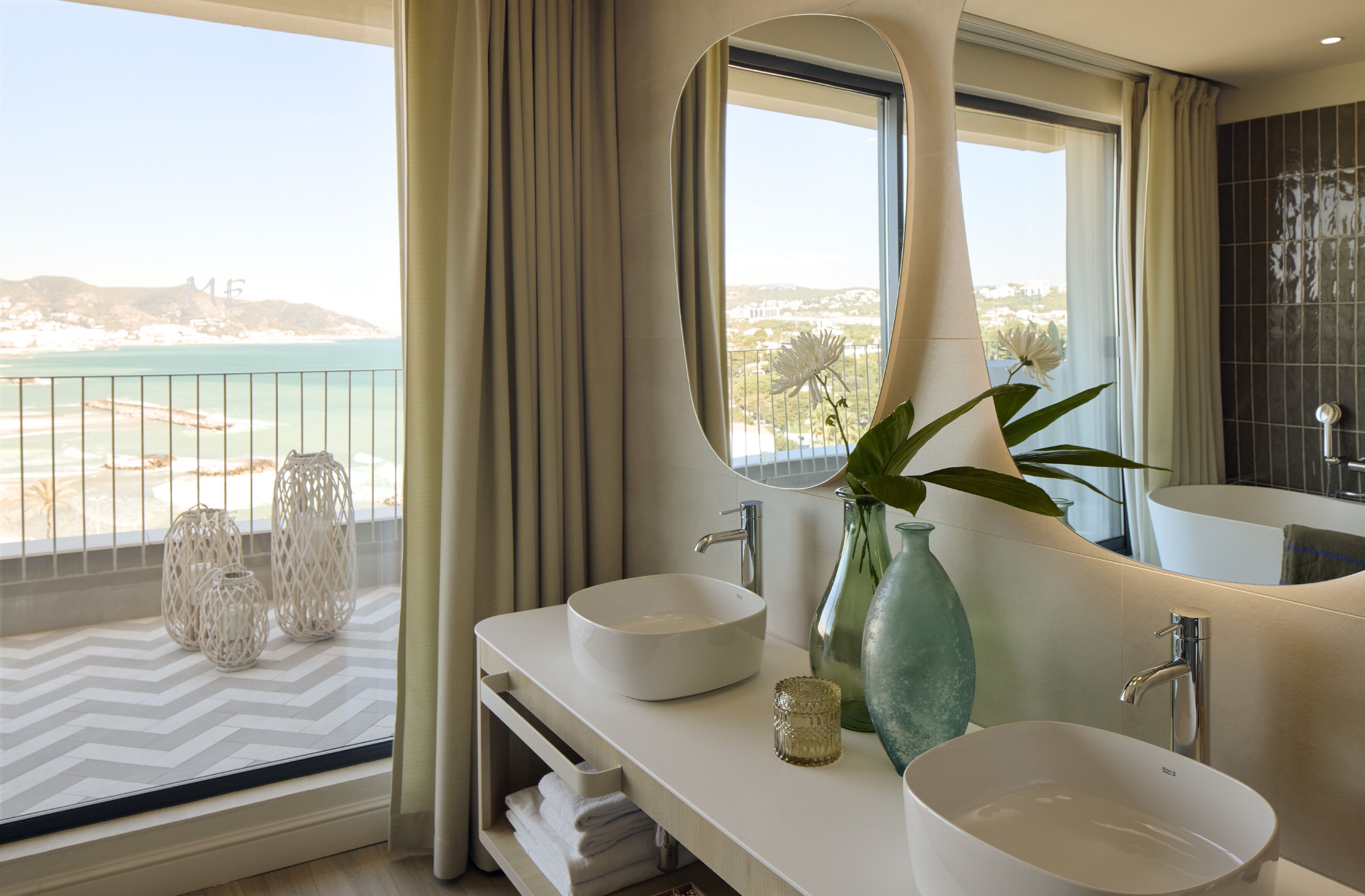 suite (sea and city view, beyond me+) | bathroom | free toiletries, hair dryer, bathrobes, slippers