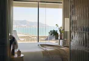 免 费洗浴用品、吹风机、浴袍、拖鞋