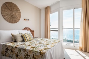 Skrivbord, wi-fi och sÀngklÀder