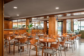 酒吧（店内）