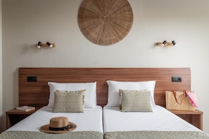Desk, WiFi, bed sheets - Hotel Cartago Nova by ALEGRIA (Malgrat de Mar)