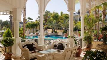 2 piscines extérieures