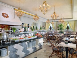 Breakfast, lunch, dinner served; international cuisine 