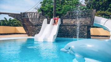 3 outdoor pools, pool umbrellas, sun loungers