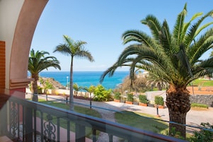 Quarto casal ou duplo, vista parcial para o mar | Vista do quarto