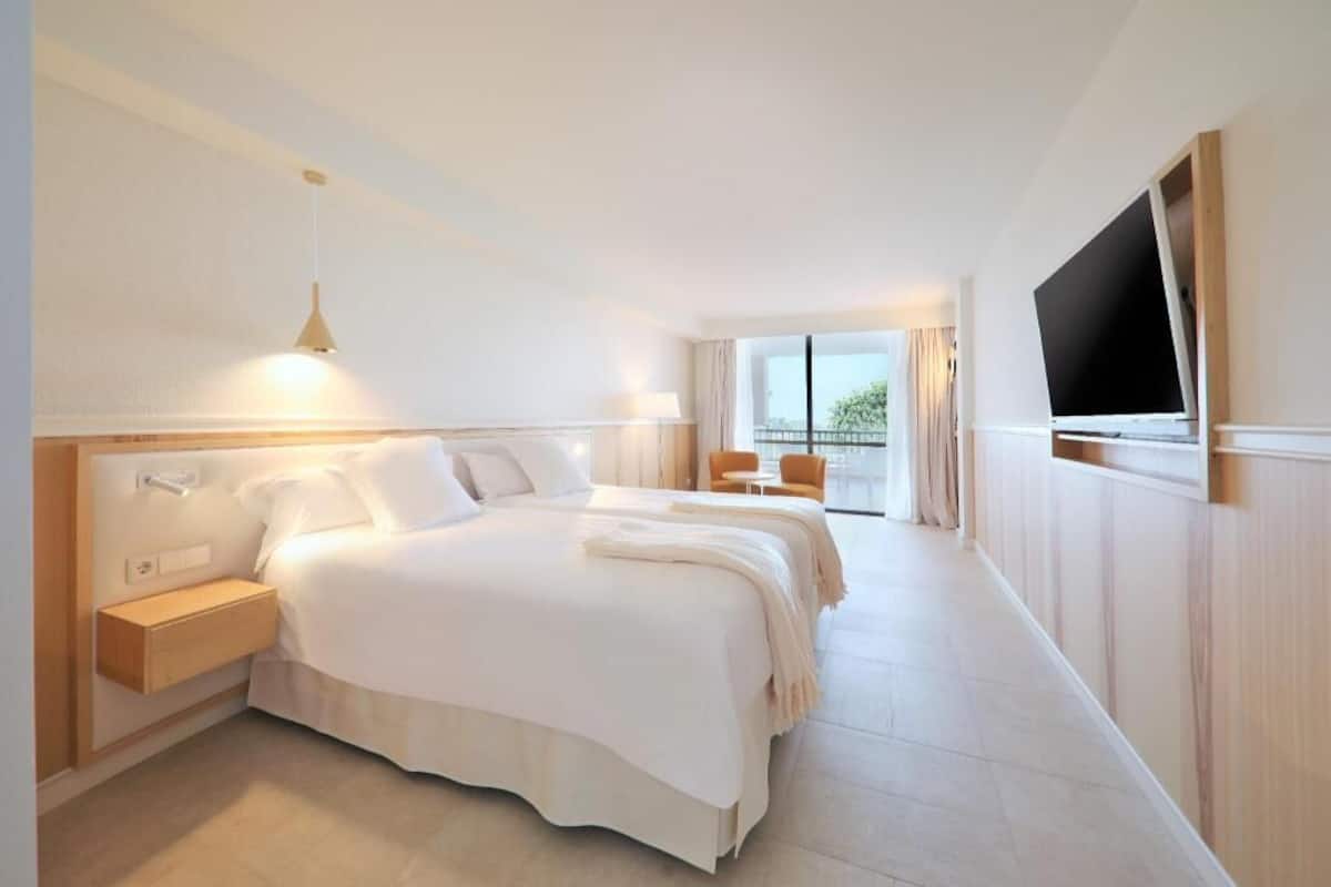 Italienische BettbezĂŒge von Frette, Daunenbettdecken, Minibar