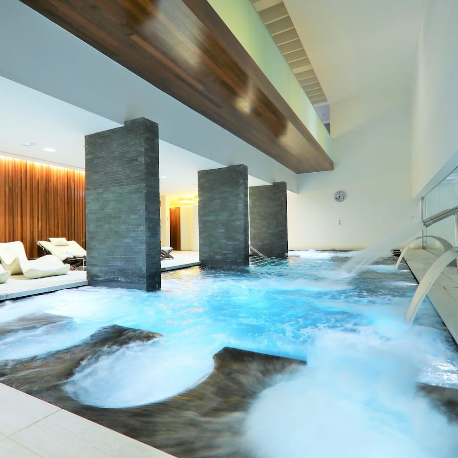 Couples treatment room(s), sauna, Turkish bath/hammam, body treatments