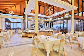 4 restaurants, breakfast, lunch, dinner served; local cuisine