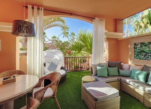 Hypo-allergenic bedding, iron/ironing board, free cots/infant beds