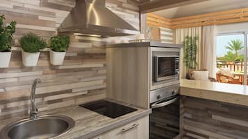 Fridge, microwave, coffee/tea maker, electric kettle