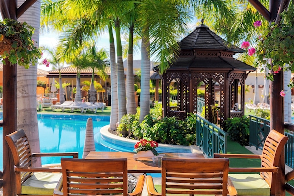 Bar accanto alla piscina