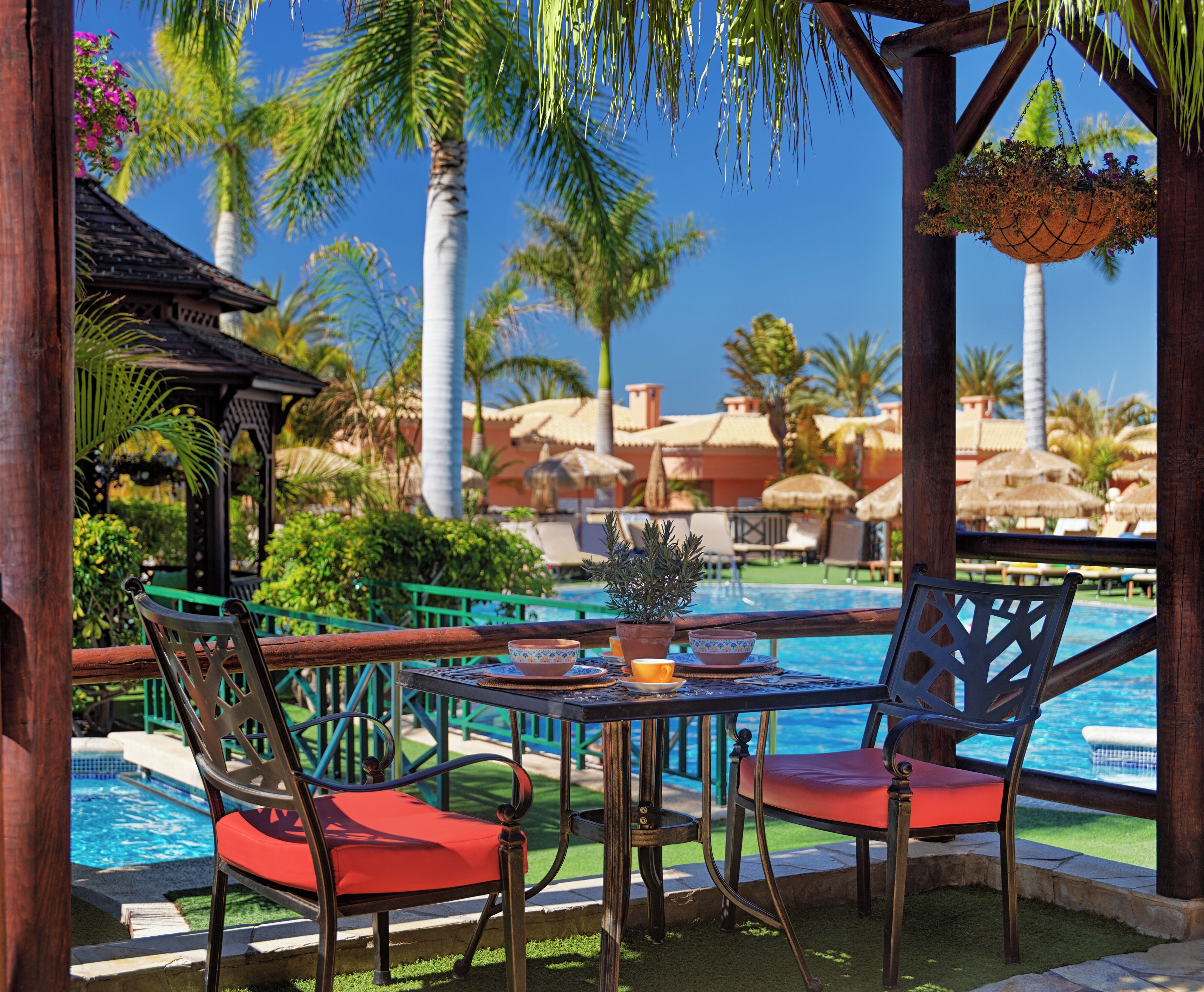 Poolside bar