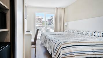 Minibar, caja fuerte, escritorio y wifi gratis