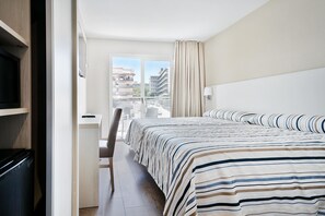 Minibar, in-room safe, desk, free WiFi - Hotel Best San Diego (Salou)