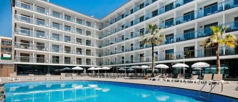 Outdoor pool, pool umbrellas, sun loungers