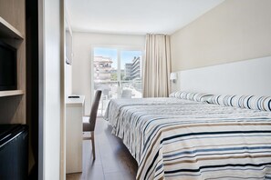 Minibar, in-room safe, desk, free WiFi - Hotel Best San Diego (Salou)