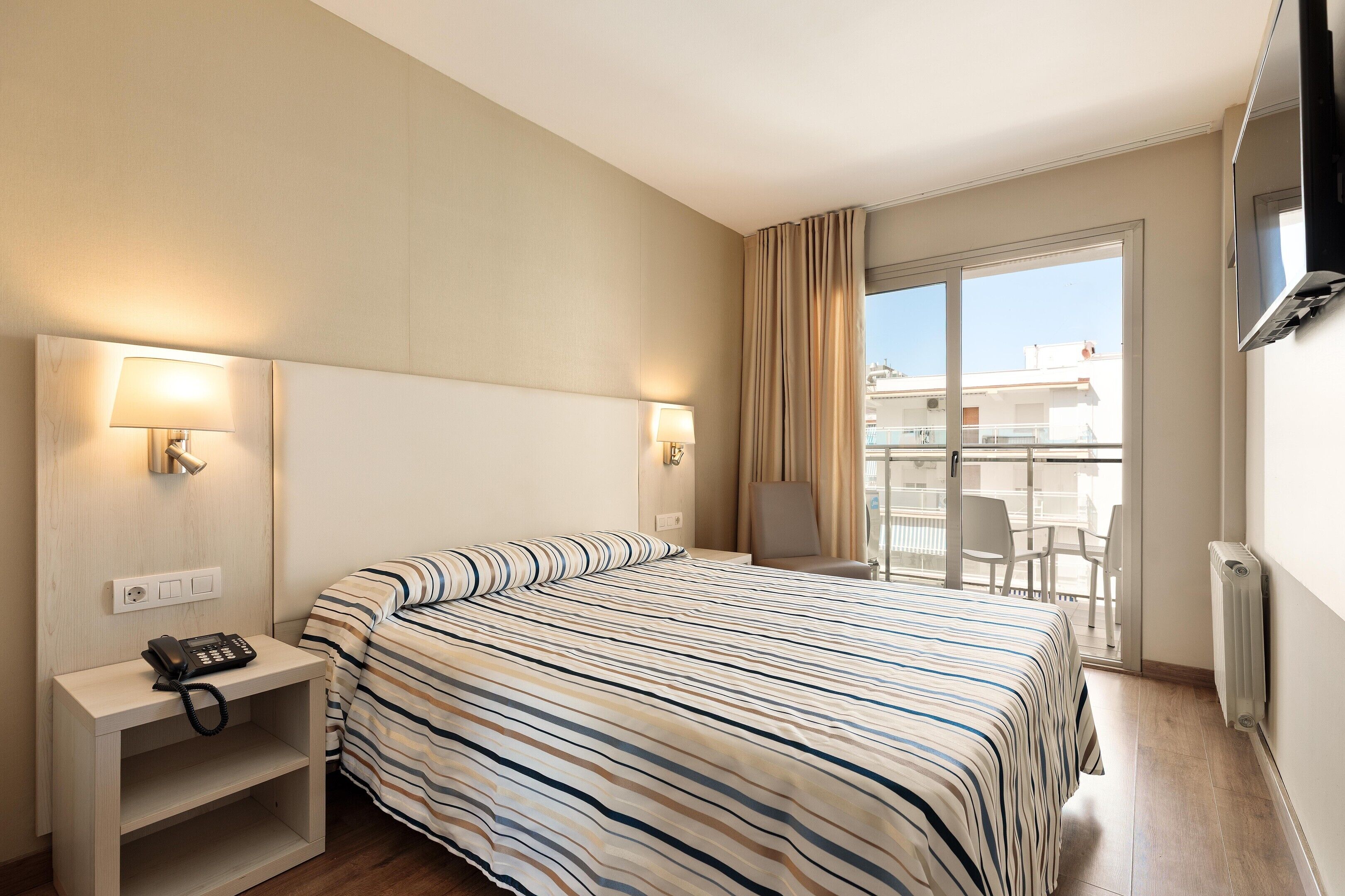 Minibar, caixa forta a l'habitació, escriptori i wifi gratuïta 