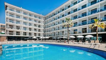 Outdoor pool, pool umbrellas, sun loungers