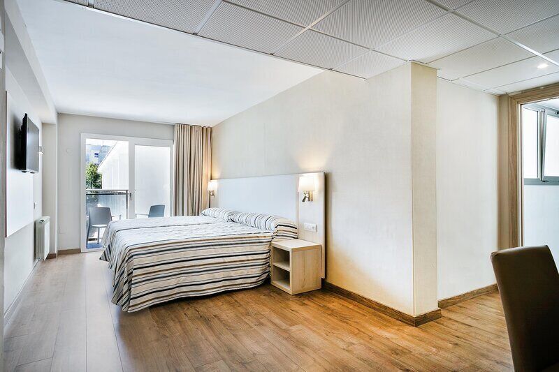Minibar, Zimmersafe, Schreibtisch, kostenloses WLAN