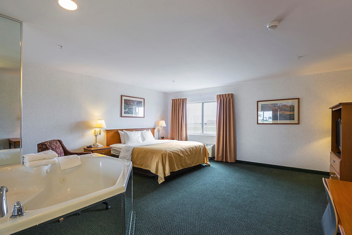 in-room safe, desk, laptop workspace, iron/ironing board