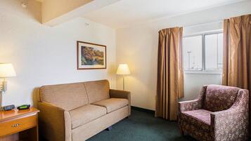 Cofres nos quartos, escrivaninha, espaço de trabalho para notebook