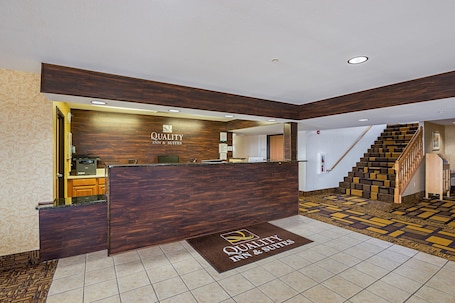 Lobby. Quality Inn & Suites Belmont - Platteville