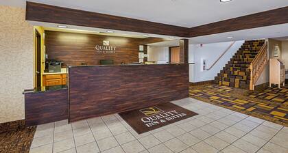 Quality Inn & Suites Belmont - Platteville