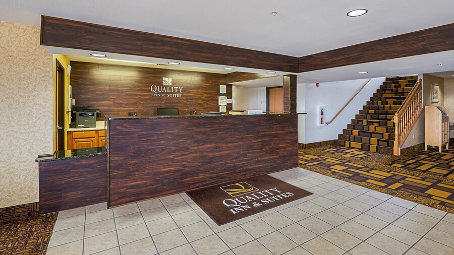 Quality Inn & Suites Belmont - Platteville