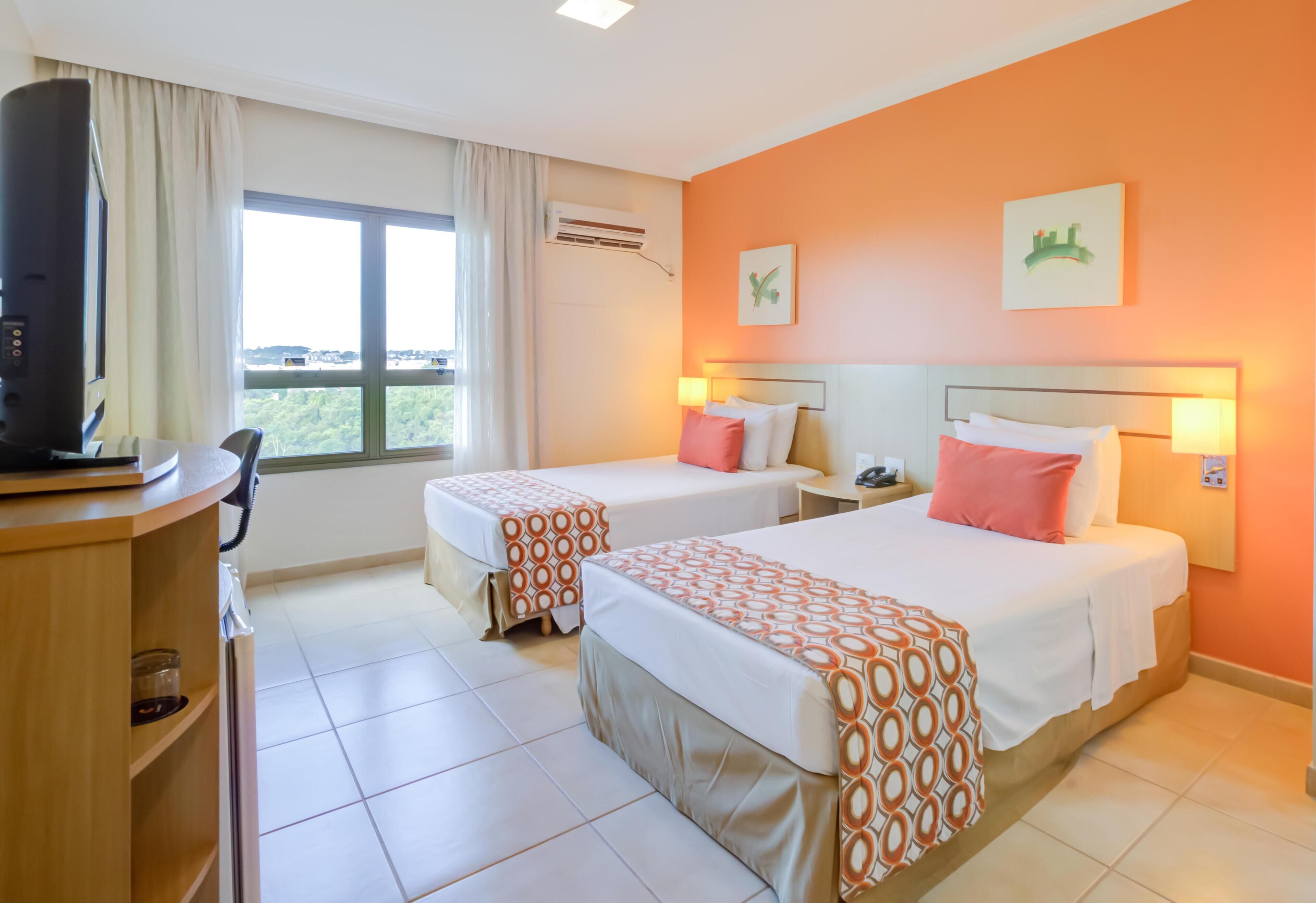 Minibar, coffre-fort, bureau, rideaux d’obscurcissement