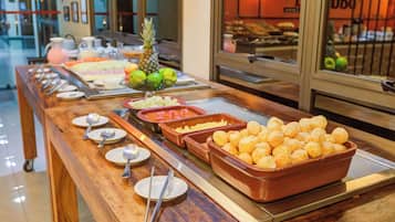 Free daily buffet breakfast