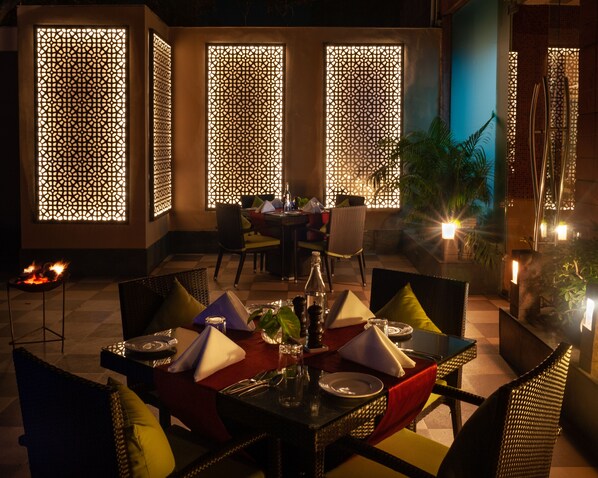 2 Restaurants, Mittagessen, Abendessen, chinesische Küche