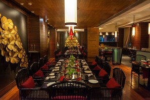 2 Restaurants, Mittagessen, Abendessen, chinesische Küche