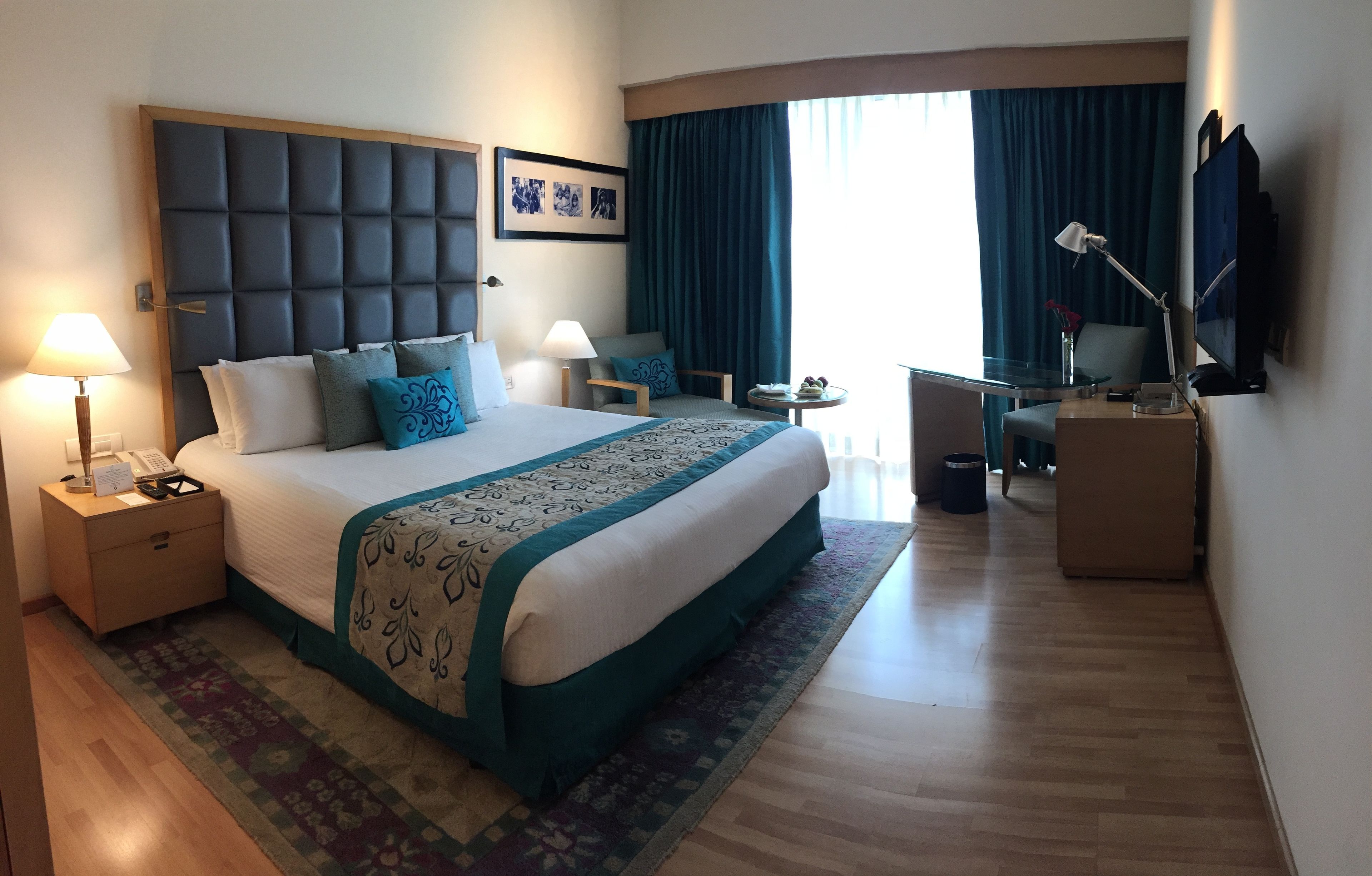 Superior Room, 1 Queen Bed | Minibar, in-room safe, individually furnished, desk