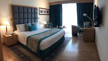 Superior Room, 1 Queen Bed | Minibar, in-room safe, individually furnished, desk