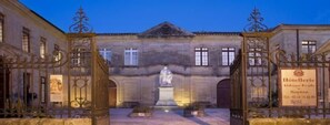 Façade de l’hébergement - soirée/nuit